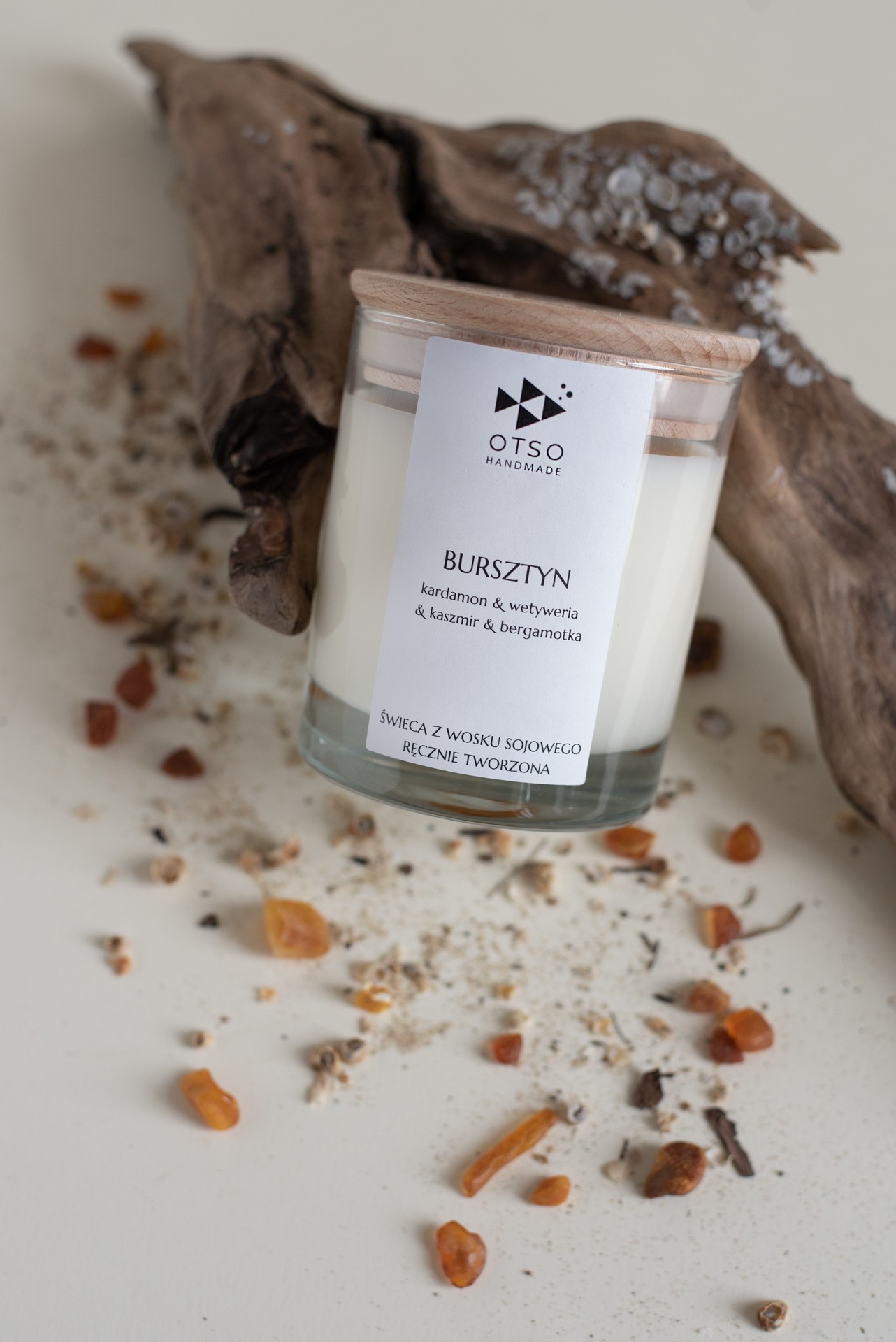 świeca sojowa bursztyn OTSO HANDMADE kardamon wetiweria kaszmir bergamotka naturalna świeca zapachowa